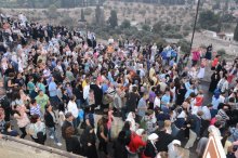 ПО ИЕРУСАЛИМУ ПРОШЕЛ КРЕСТНЫЙ ХОД С ПЛАЩАНИЦЕЙ БОГОРОДИЦЫ