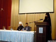 КИЇВ. В галереї "Соборна" на місці будівництва Кафедрального собору УПЦ відкрилася Всеукраїнська конференція з питань паломництва