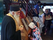 Вдоль афонского побережья на корабле совершено поклонение святогорским святыням