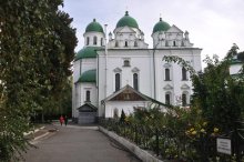 КИЕВ.Киевсовет вернул Флоровскому монастырю здания на Подоле